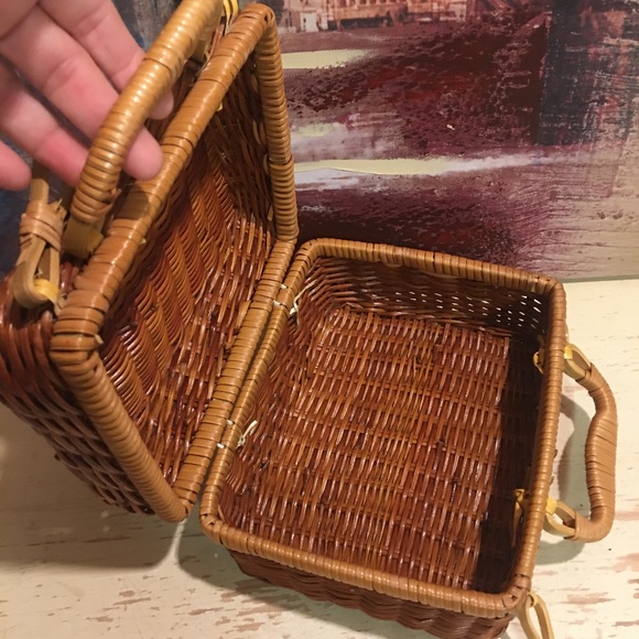 Vintage Doll wicker suitcase - Picture 6 of 9